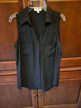 Express Black Sleeveless Button-Front Shirt with Chest Pockets